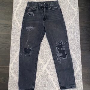 BLACK HIGH RISE F21 RIPPED MOM JEANS